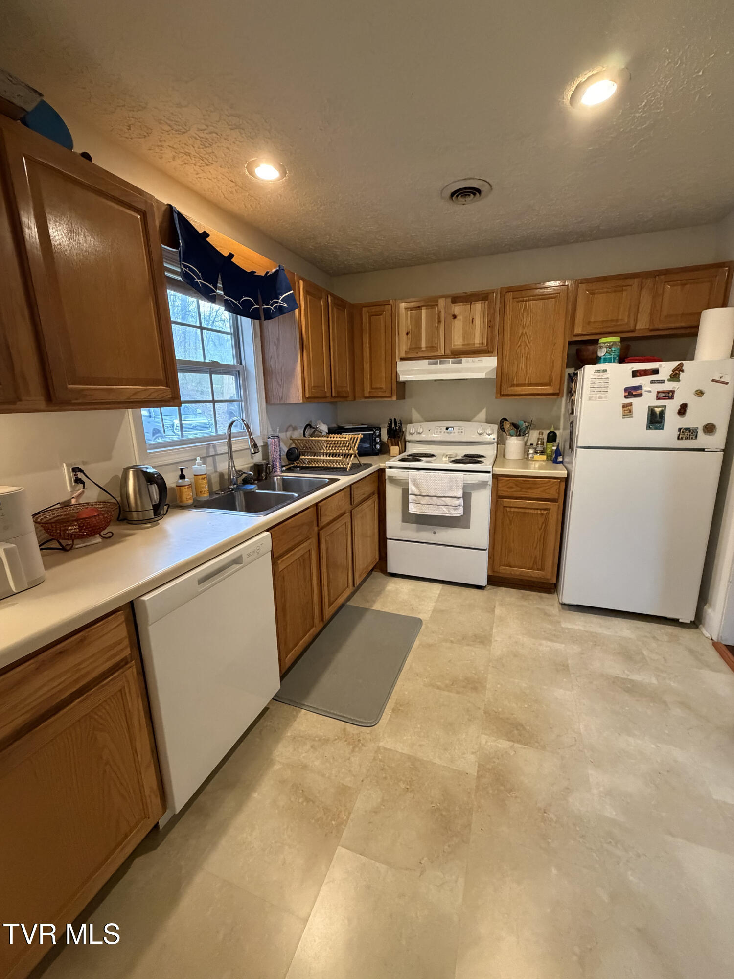 1308 Bell Ridge Road Johnson City, TN 37601 - Photo 4 of 21 10