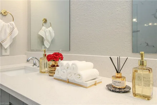 $3,950 | 3540 Avion Woods Court, Unit 402, Naples, FL 34104