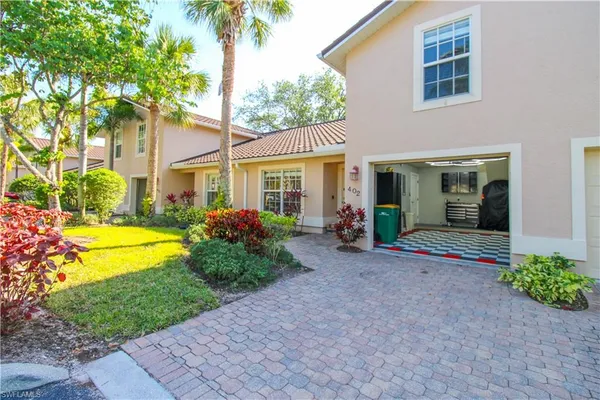 $3,950 | 3540 Avion Woods Court, Unit 402, Naples, FL 34104
