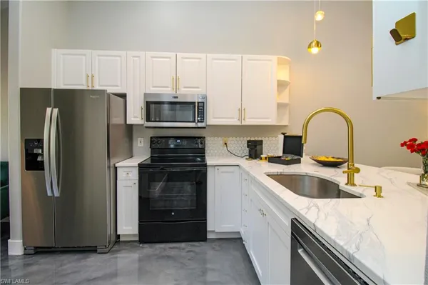 $3,950 | 3540 Avion Woods Court, Unit 402, Naples, FL 34104