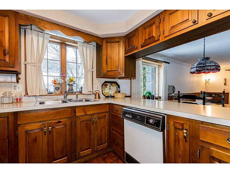 35 Hunts Point Road Cape Elizabeth, ME 04107 - Photo 4 of 22 Kitchen.