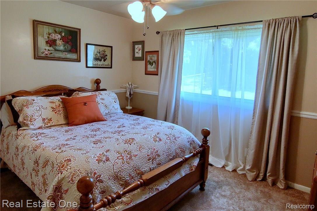 695 Red Oak Lane Rochester, MI 48307 - Photo 11 of 18 Master Bedroom