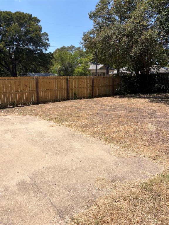 2025 Lyle Avenue Waco, TX 76708 - Photo 30 of 35 LG BACKYARD