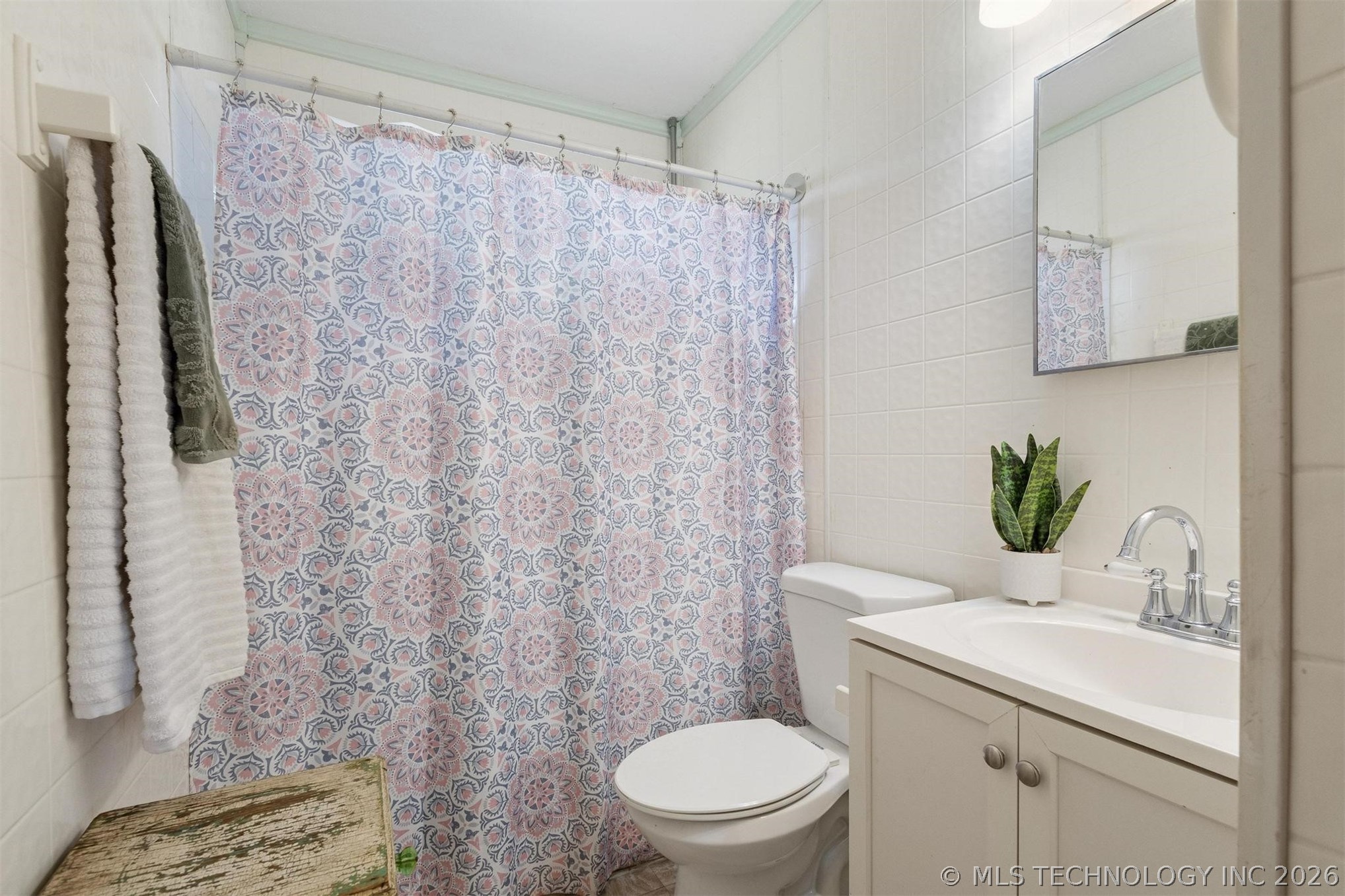 2628 East 2064 Road Hugo, OK 74743 - Photo 23 of 40 Full bathroom in hall with bathtub/shower combo