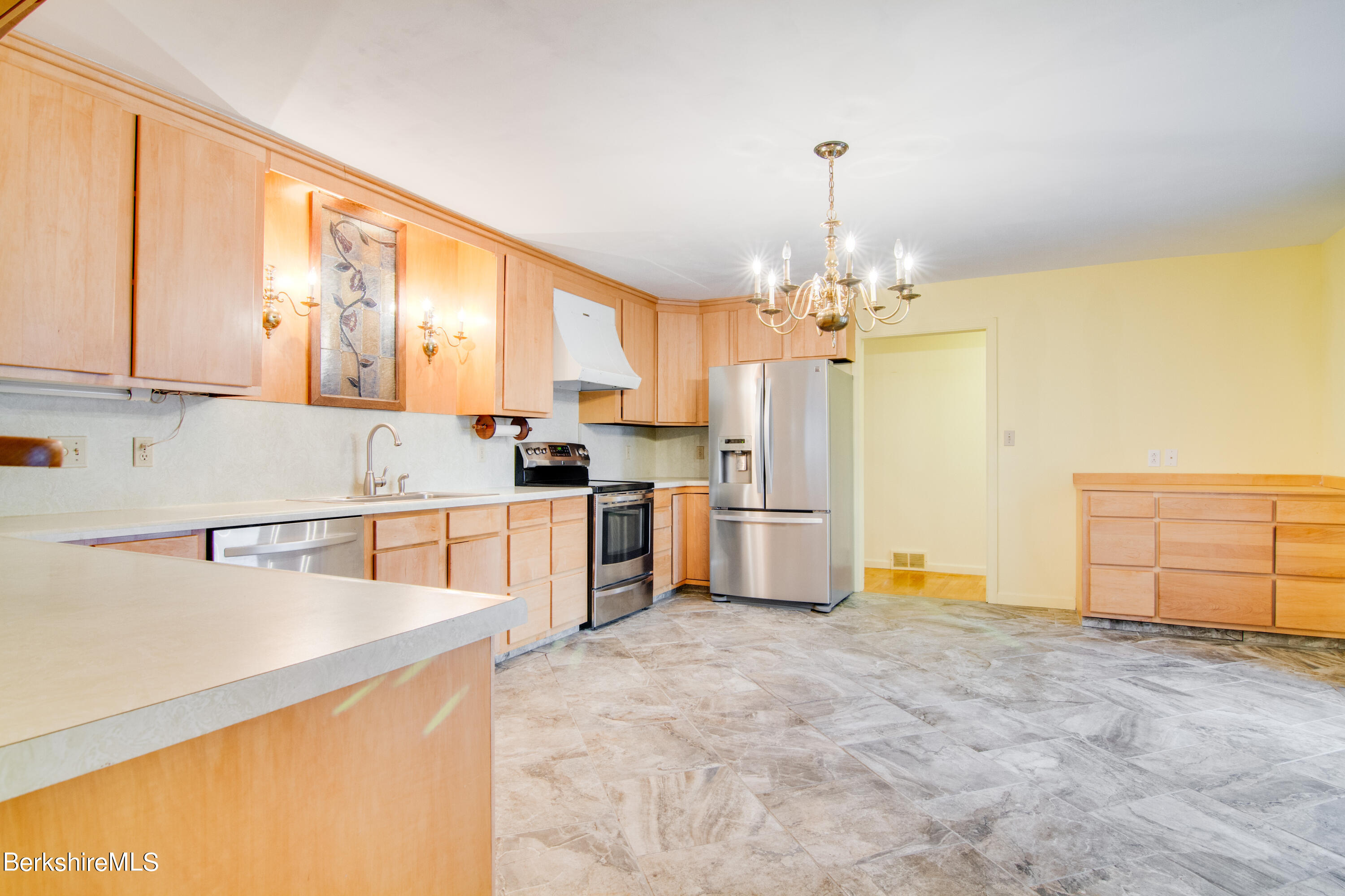 205 Eleanor Road Pittsfield, MA 01201 - Photo 14 of 46 205ElenorPittsfield-16