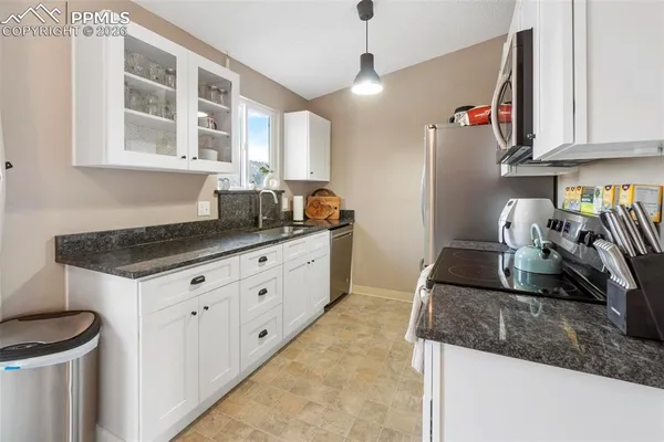 $440,000 | 2005 Palm Drive, Colorado Springs, CO 80918