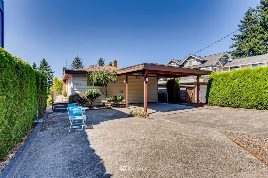 3828 46th Avenue Southwest Seattle, WA 98116 - Photo 2 of 29