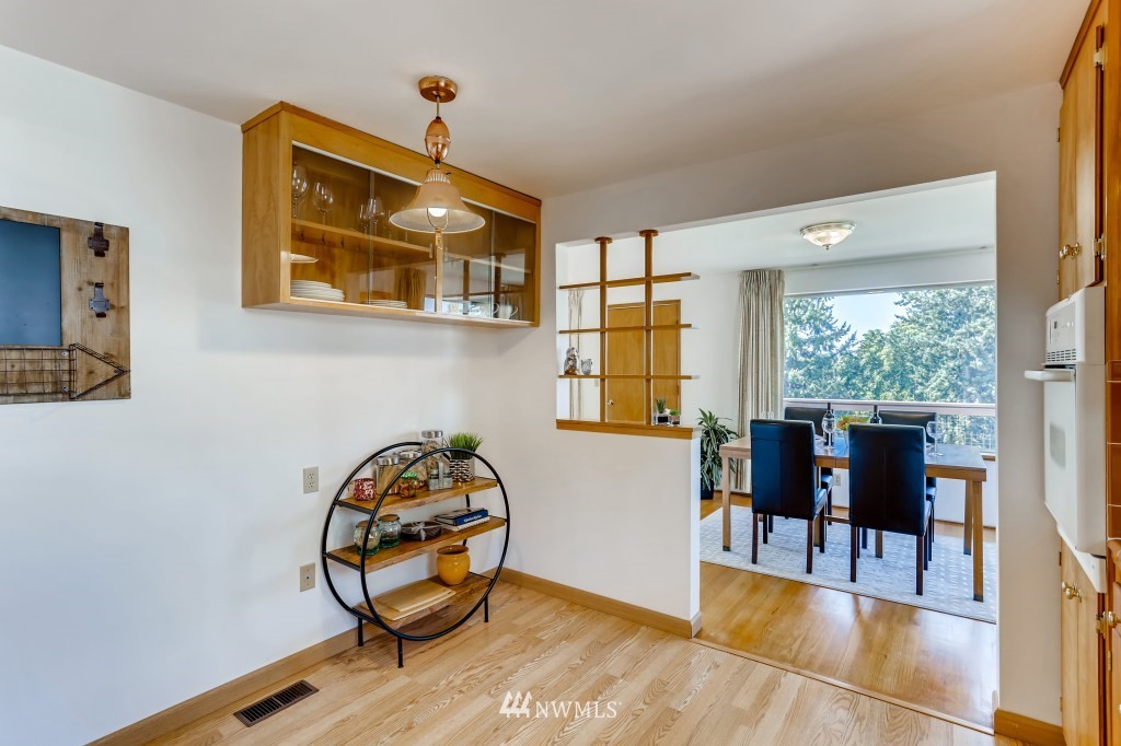 3828 46th Avenue Southwest Seattle, WA 98116 - Photo 11 of 29