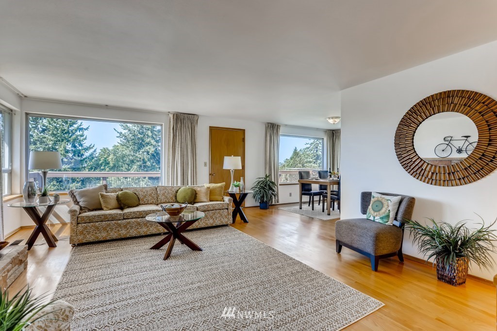 3828 46th Avenue Southwest Seattle, WA 98116 - Photo 3 of 29