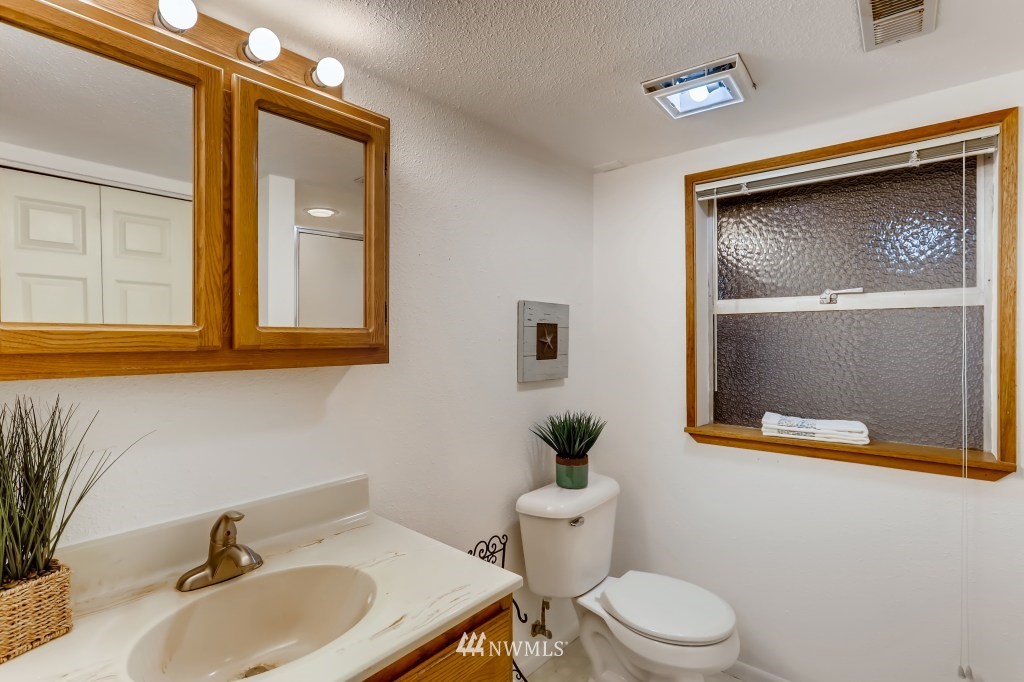 3828 46th Avenue Southwest Seattle, WA 98116 - Photo 23 of 29