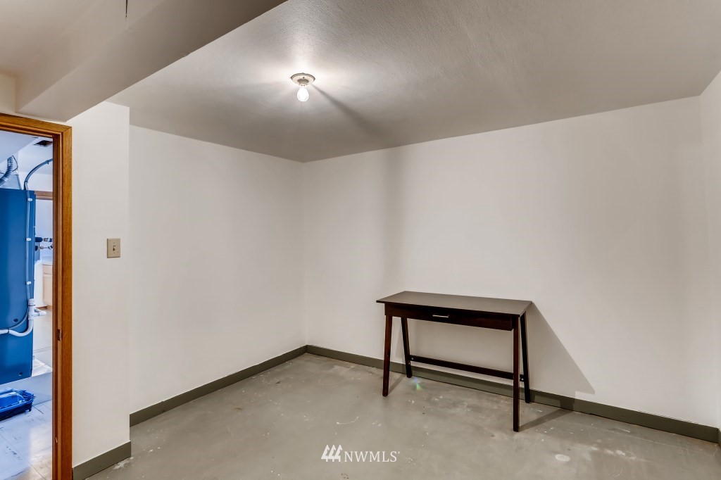 3828 46th Avenue Southwest Seattle, WA 98116 - Photo 25 of 29