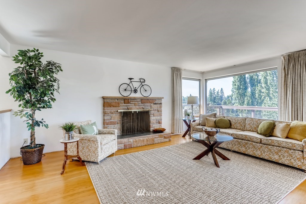 3828 46th Avenue Southwest Seattle, WA 98116 - Photo 4 of 29