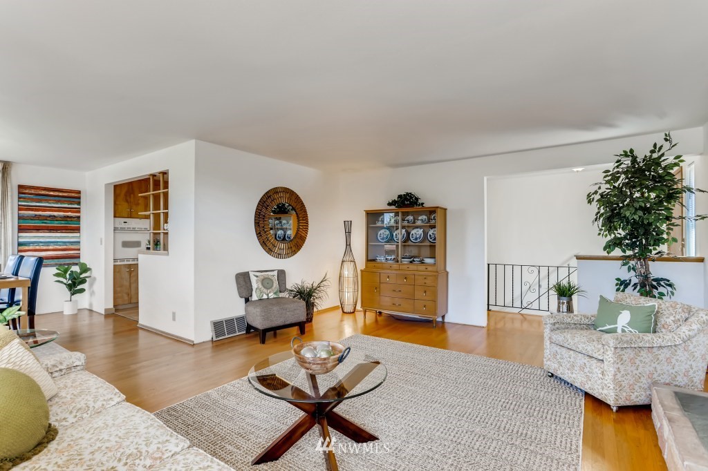 3828 46th Avenue Southwest Seattle, WA 98116 - Photo 5 of 29