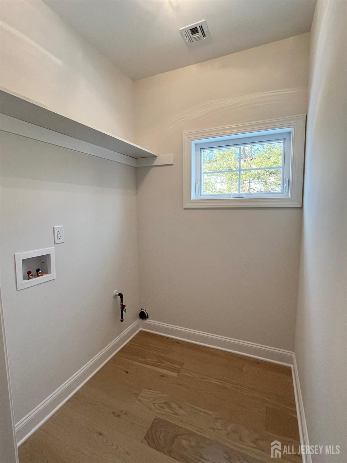 10 Johnson Avenue Matawan, NJ 07747 - Photo 17 of 26 an empty room with a window