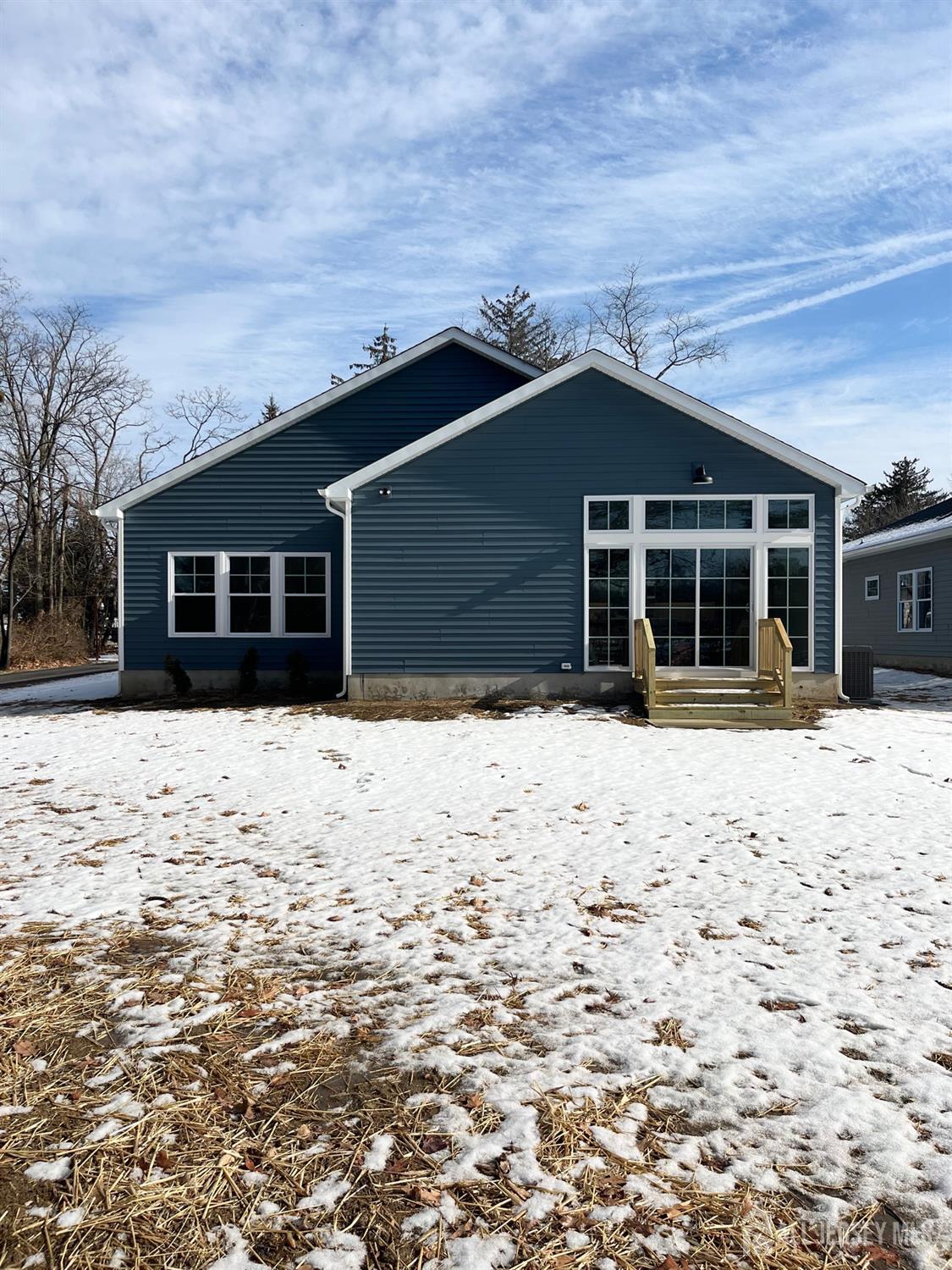 10 Johnson Avenue Matawan, NJ 07747 - Photo 23 of 26 a front view of a house