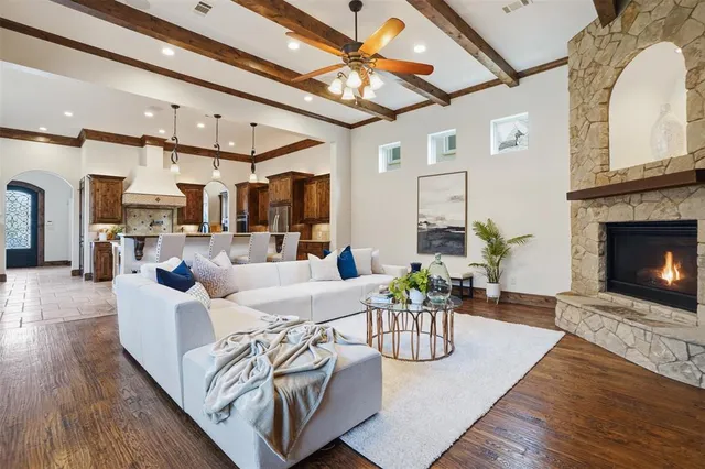 $8,000 | 3725 West 5th Street, Fort Worth, TX 76107