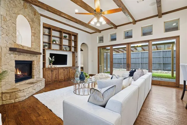 $8,000 | 3725 West 5th Street, Fort Worth, TX 76107