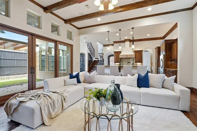 $8,000 | 3725 West 5th Street, Fort Worth, TX 76107