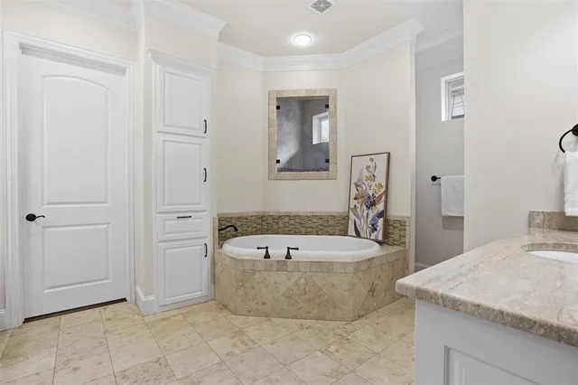 $8,000 | 3725 West 5th Street, Fort Worth, TX 76107