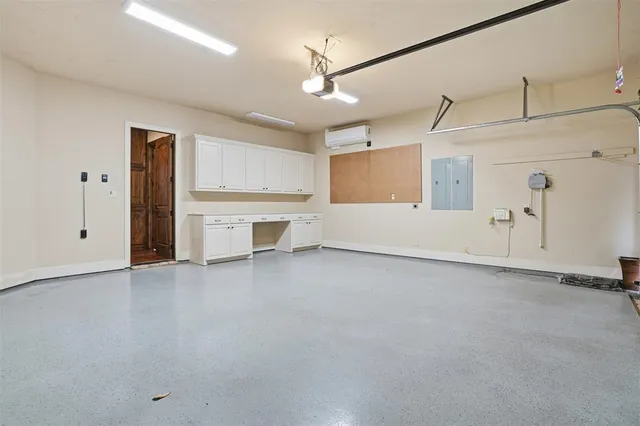 $8,000 | 3725 West 5th Street, Fort Worth, TX 76107