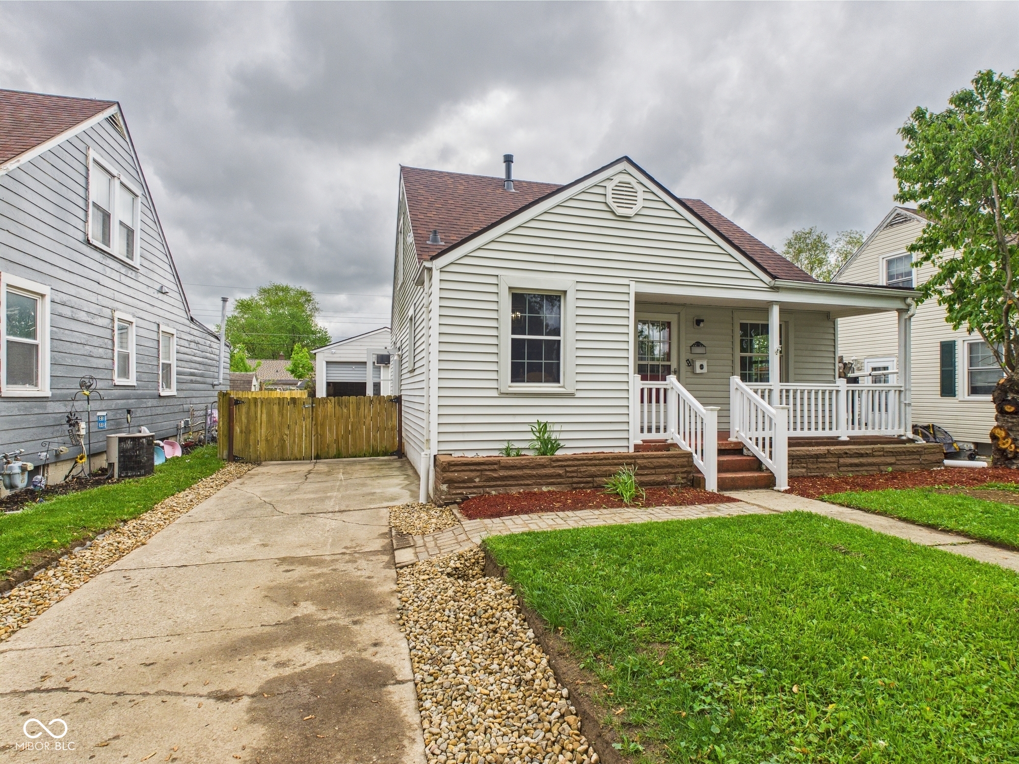 2908 Fairview Street Anderson, IN 46016 - Photo 2 of 26