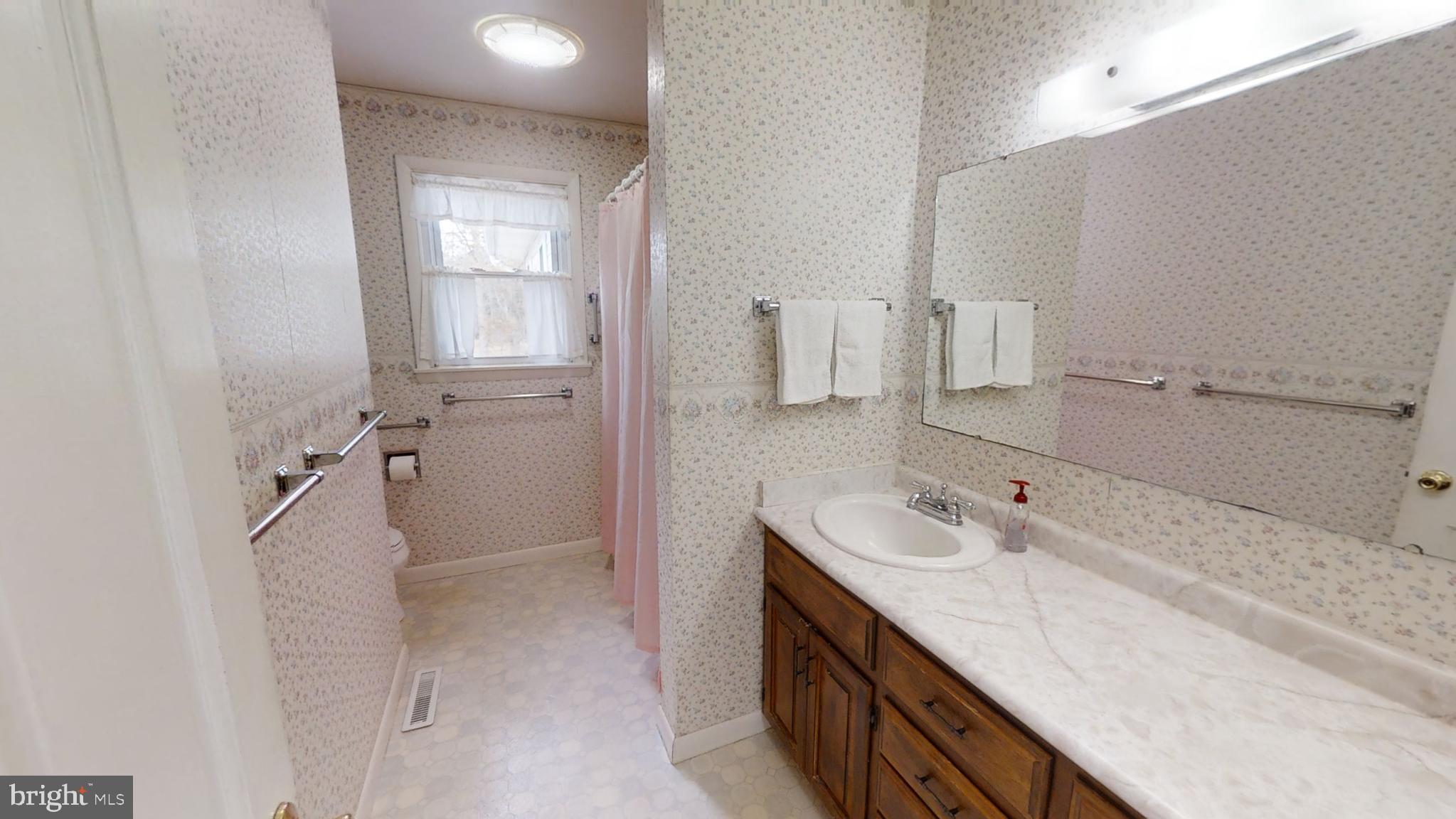 1120 Hanover Road Gettysburg, PA 17325 - Photo 22 of 38 Full bathroom 1