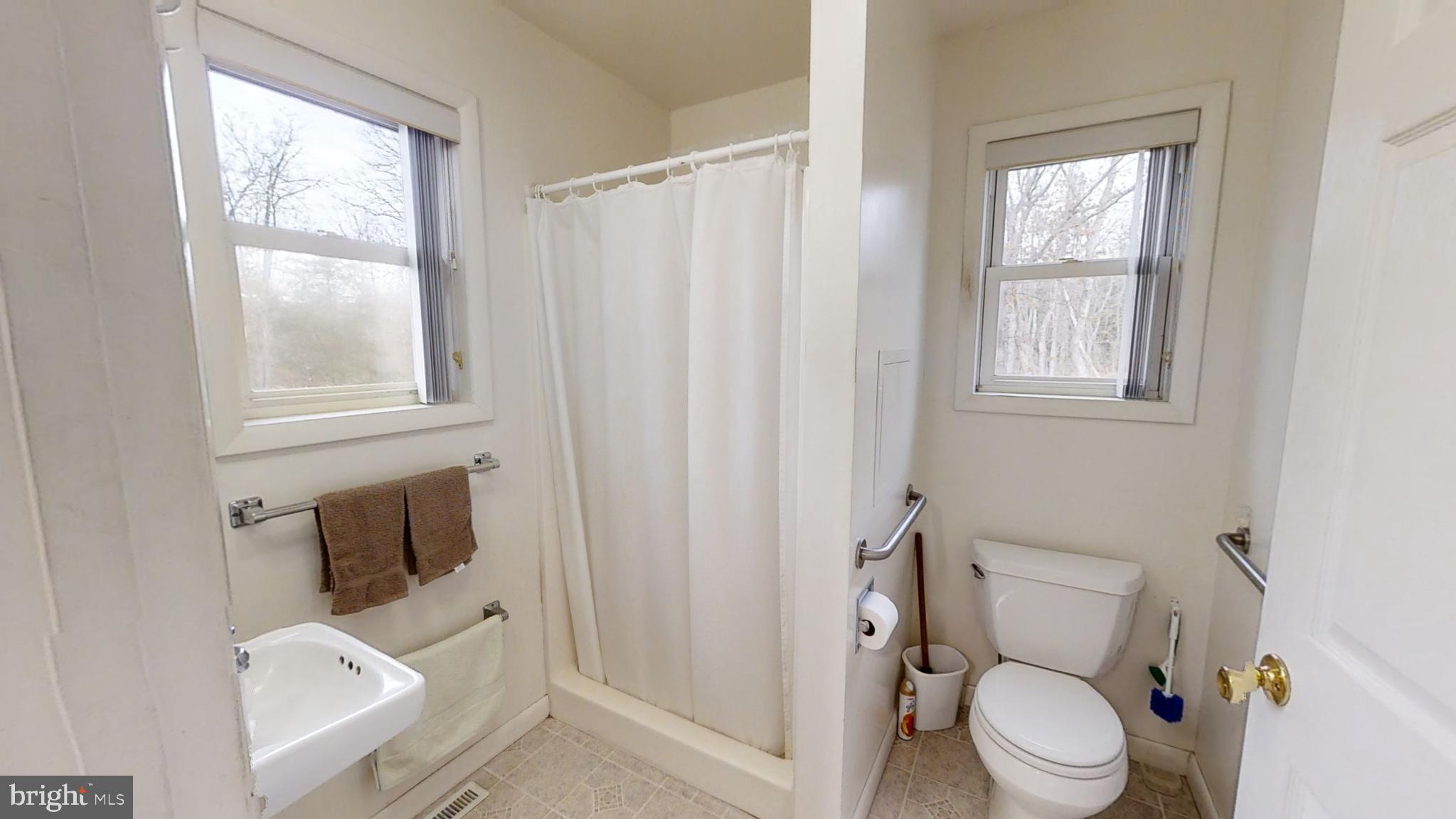 1120 Hanover Road Gettysburg, PA 17325 - Photo 27 of 38 Full bathroom 2