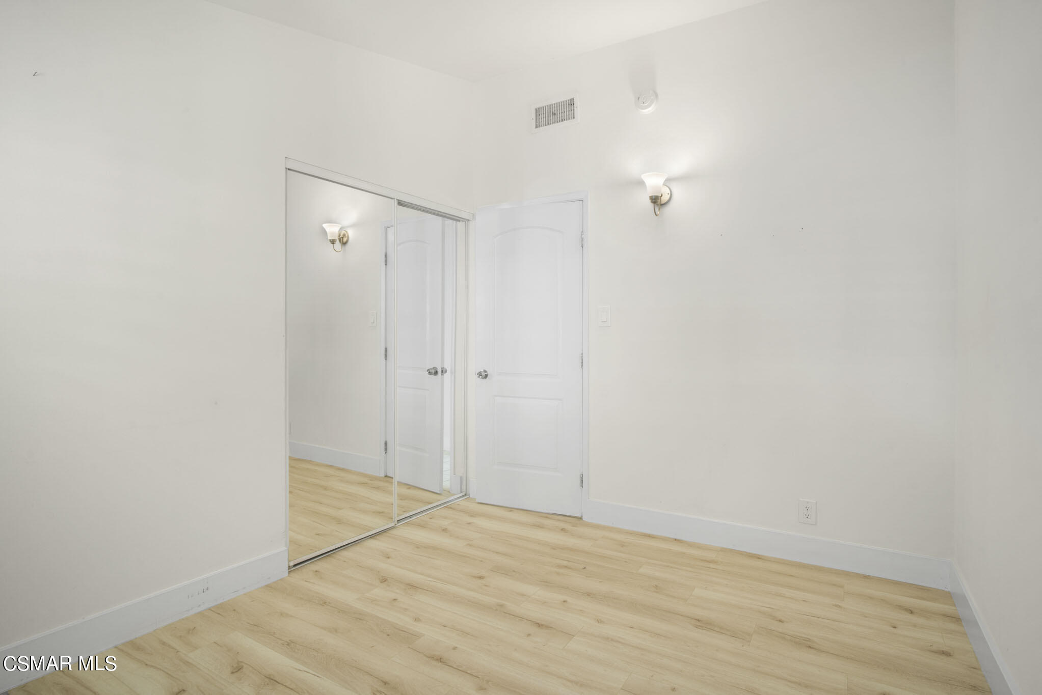 745 Royal Avenue Simi Valley, CA 93065 - Photo 15 of 42 Mirrored Closet Doors