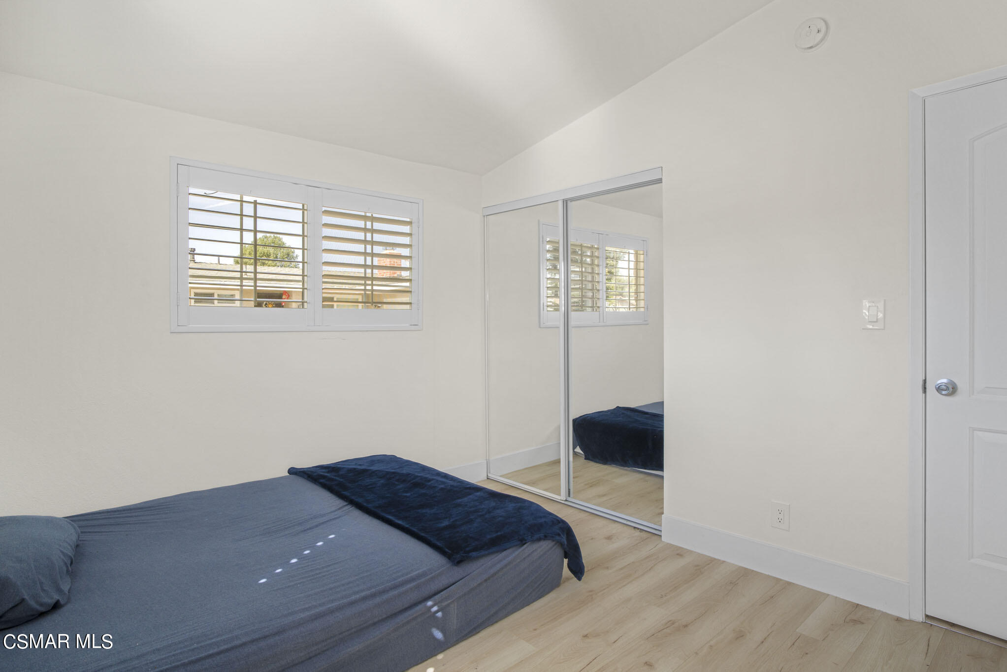 745 Royal Avenue Simi Valley, CA 93065 - Photo 20 of 42 Mirrored Close Doors