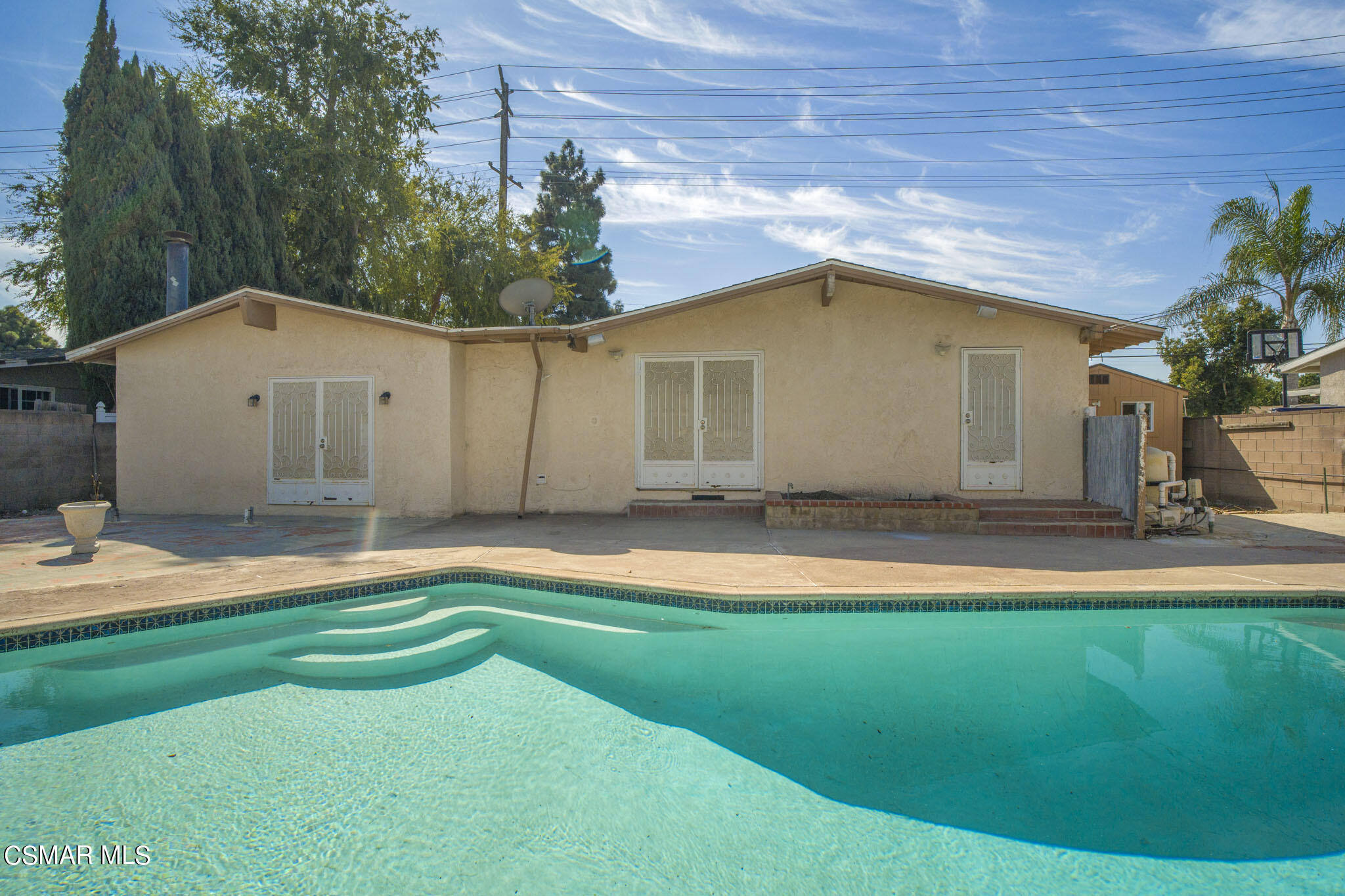 745 Royal Avenue Simi Valley, CA 93065 - Photo 2 of 42 Great Saltwater Pool