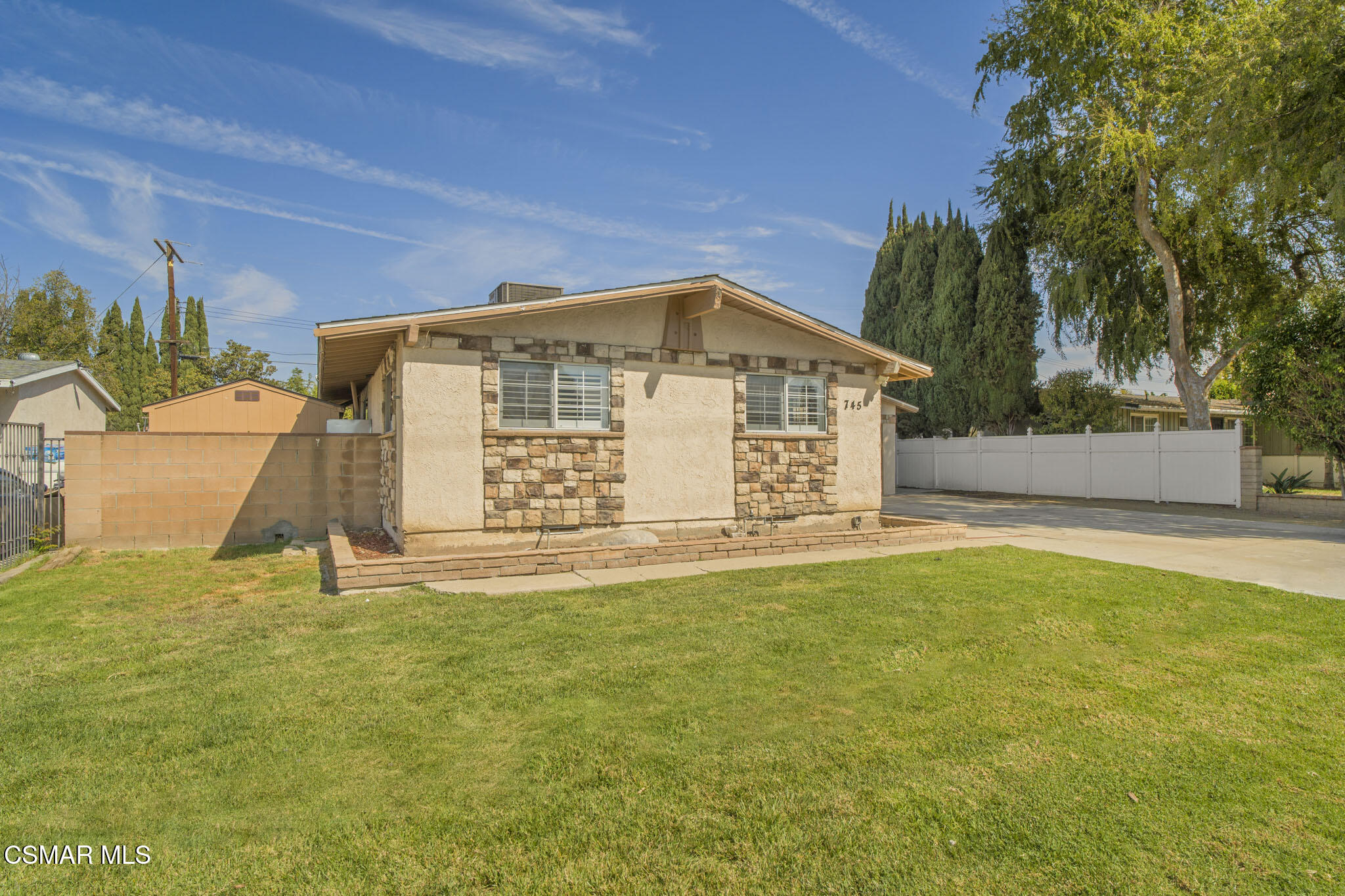 745 Royal Avenue Simi Valley, CA 93065 - Photo 31 of 42 Large Front Yard