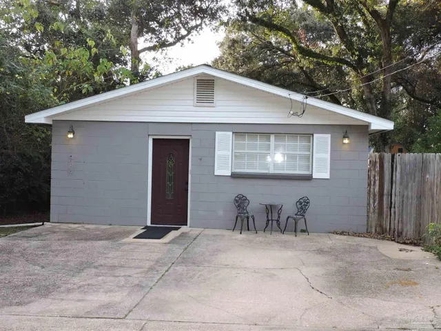 $1,000 | 1711 North 60th Avenue, Unit B, Pensacola, FL 32506