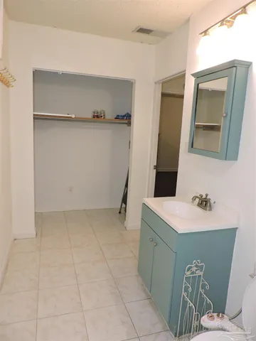 $1,000 | 1711 North 60th Avenue, Unit B, Pensacola, FL 32506