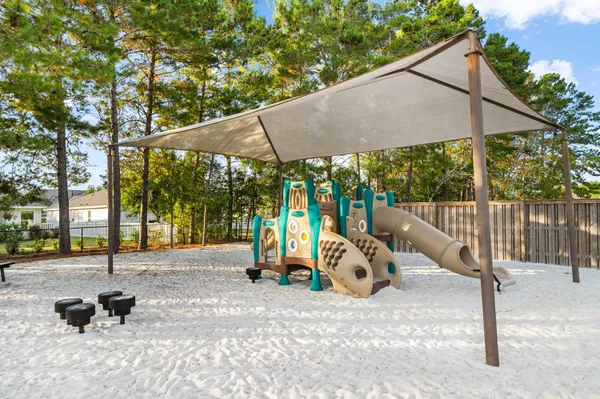 $628,500 | 158 Whispering Way, Freeport, FL 32439