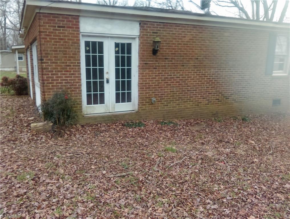 537 Poe Road Siler City, NC 27344 - Photo 3 of 6 Gallery Image 3