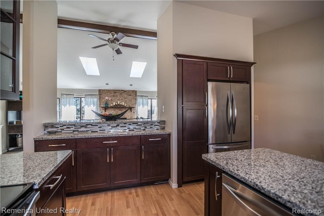 2105 Warrington Road Rochester, MI 48307 - Photo 11 of 36 dsc_6074.jpg