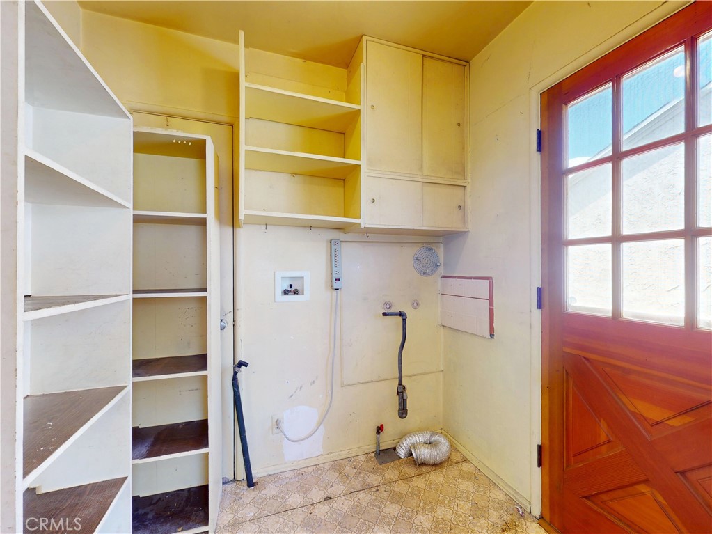 10515 Tujunga Canyon Boulevard Tujunga, CA 91042 - Photo 13 of 35 Laundry Room