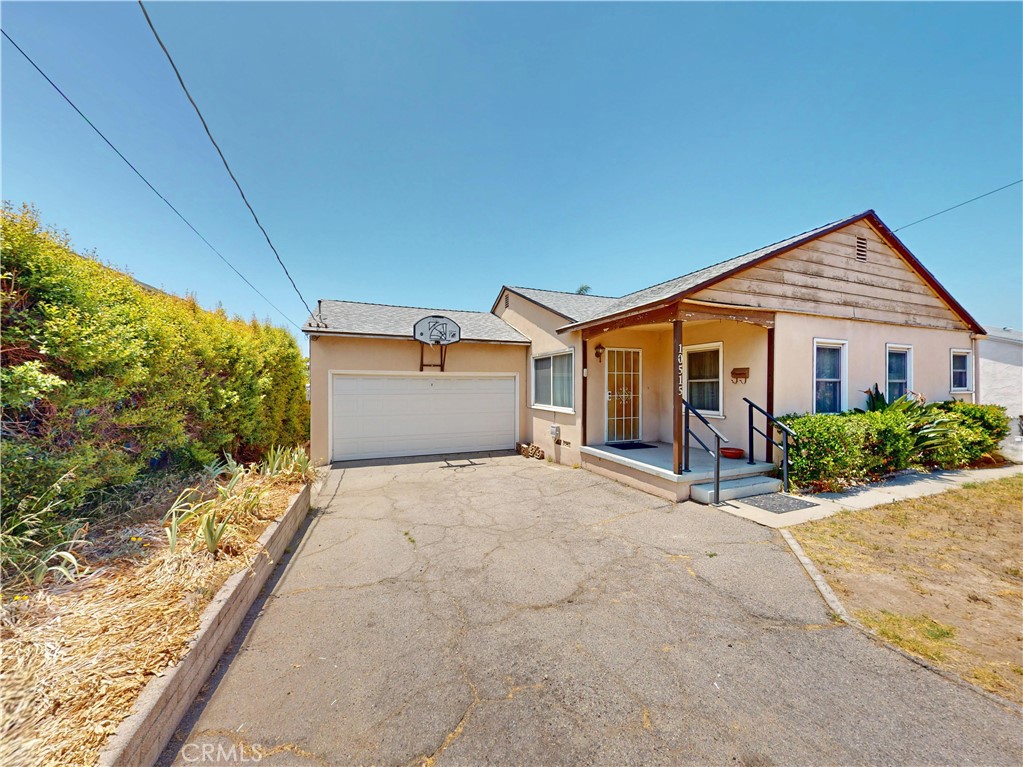 10515 Tujunga Canyon Boulevard Tujunga, CA 91042 - Photo 24 of 35 Driveway to front porch