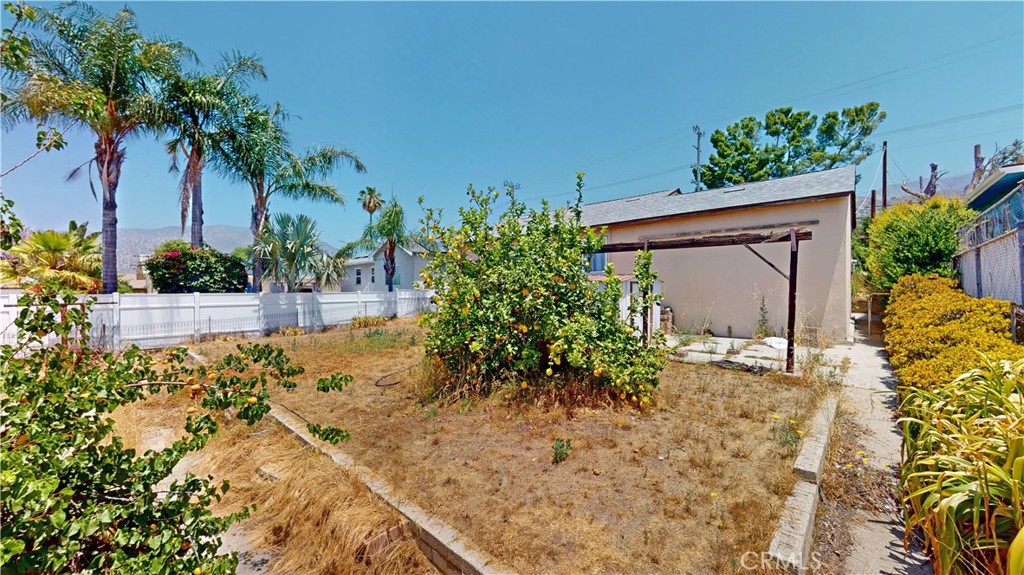 10515 Tujunga Canyon Boulevard Tujunga, CA 91042 - Photo 25 of 35 Backyard to house