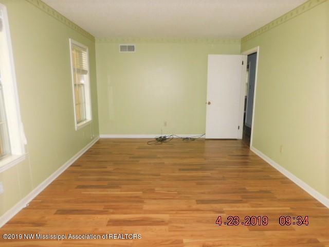 3153 Pleasant Hill Road Nesbit, MS 38651 - Photo 3 of 19 living room