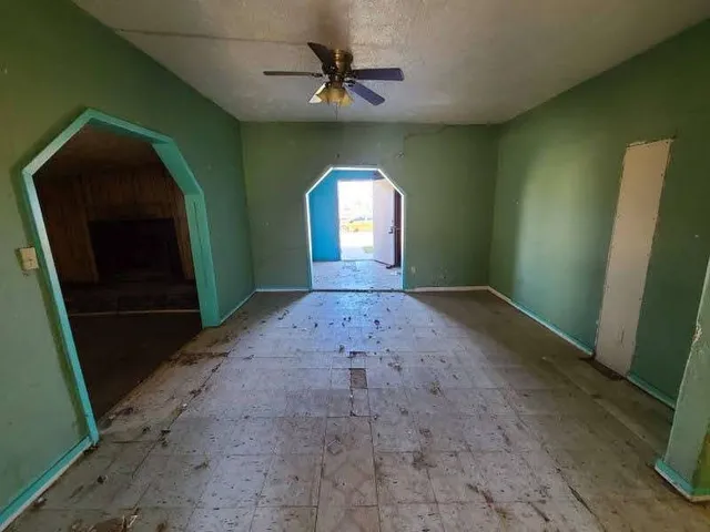 a view of a windows and an empty room