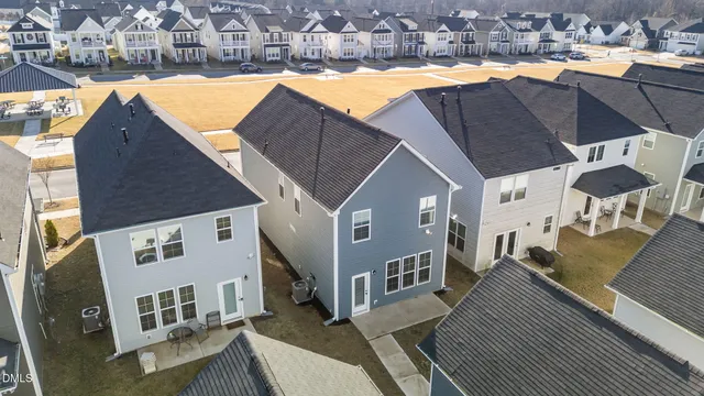 a view of backyard of the house