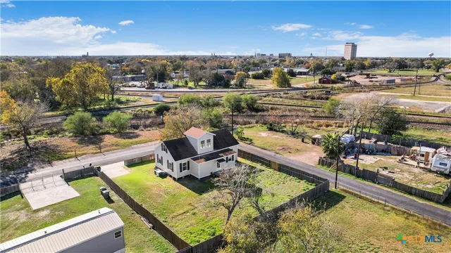 $140,000 | 1002 East Commercial Street, Victoria, TX 77901