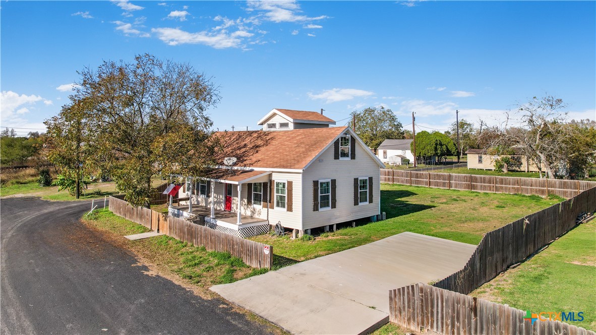1002 East Commercial Street Victoria, TX 77901 - Photo 29 of 30 an aerial view of a house with swimming pool garden and patio