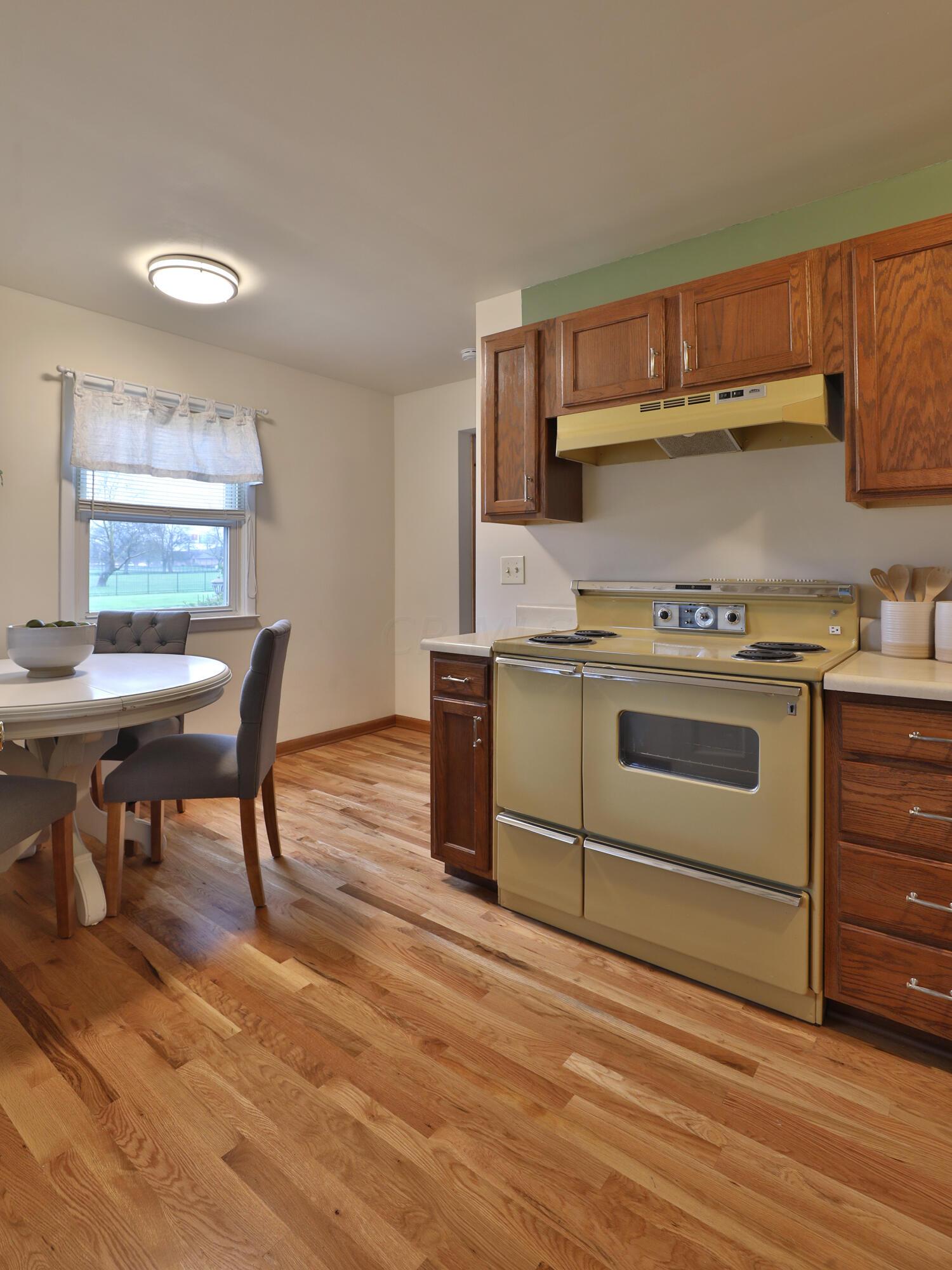 645 Morse Road Columbus, OH 43214 - Photo 13 of 41 Eat-in Kitchen