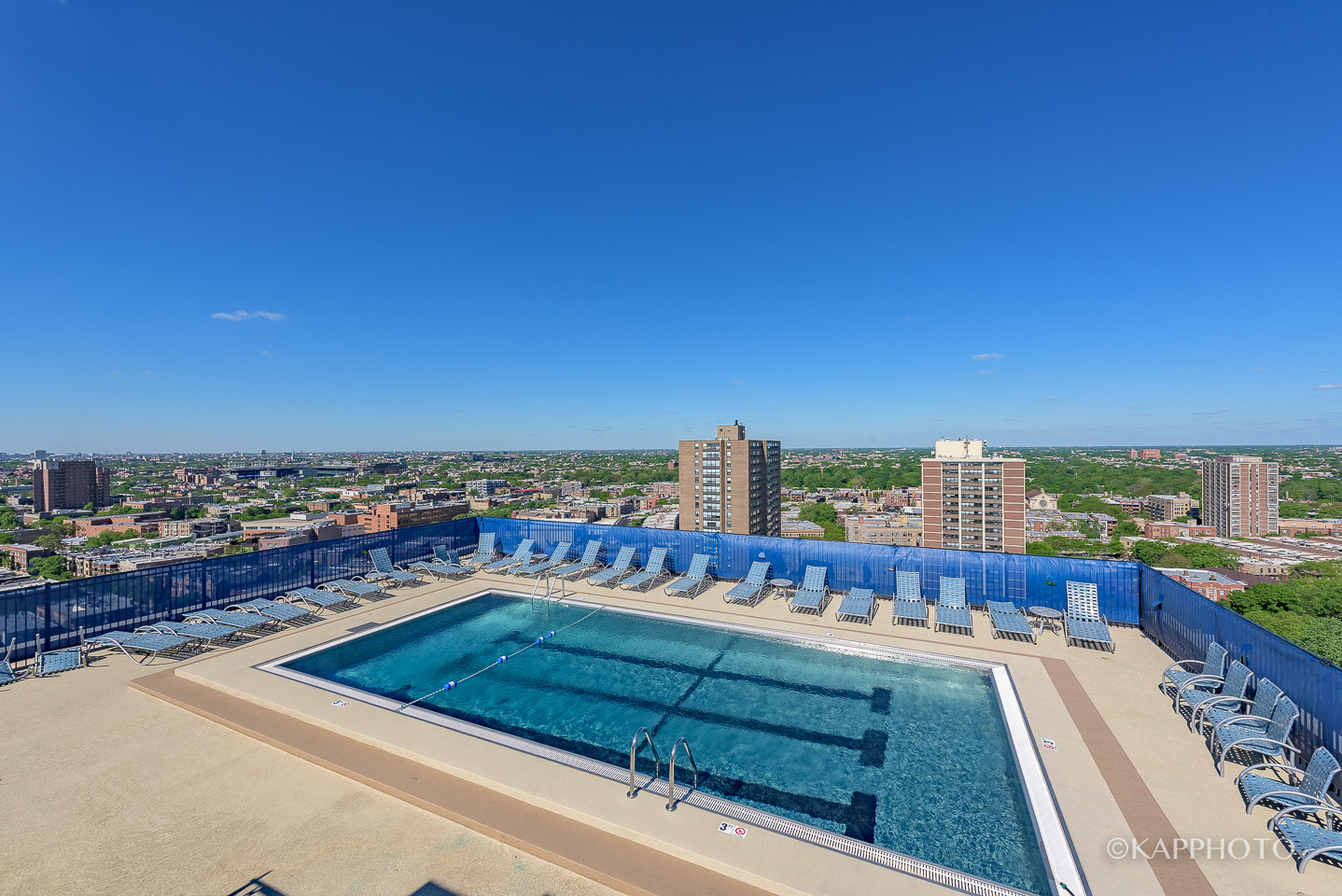720 West Gordon Terrace, Unit 7F Chicago, IL 60613 - Photo 14 of 19 a view of a terrace with a city