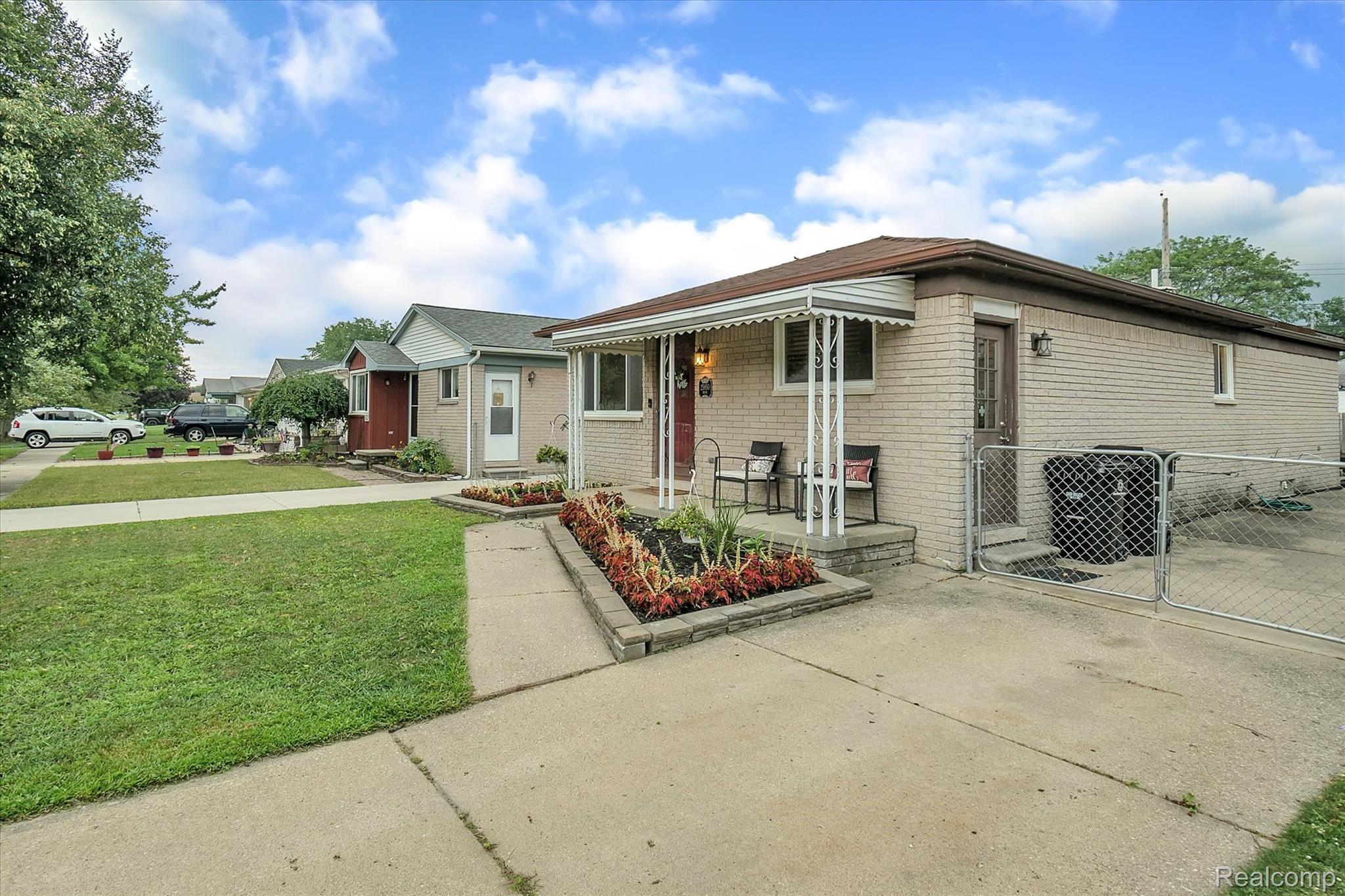 25850 Reeck Road Trenton, MI 48183 - Photo 4 of 31 04-25850-Reeck-Rd-WindowStill-Real-Estate-Photography-4.jpg