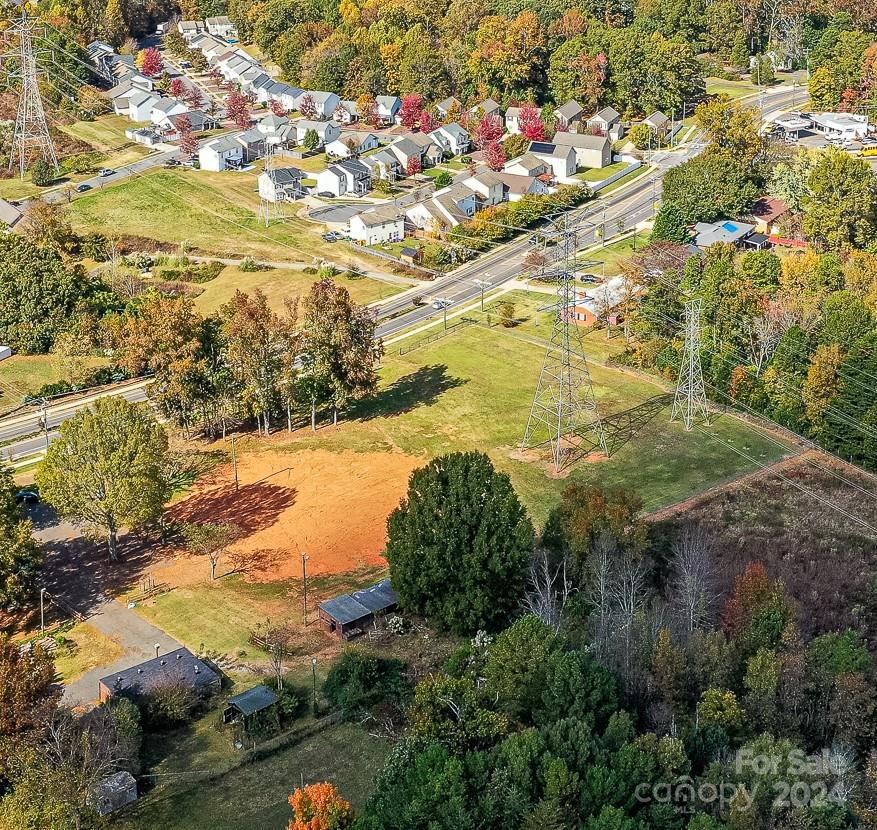 800 Oakdale Road Charlotte, NC 28216 - Photo 2 of 5