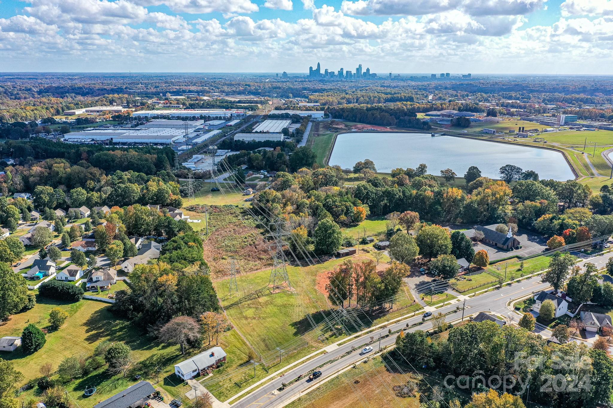 800 Oakdale Road Charlotte, NC 28216 - Photo 4 of 5