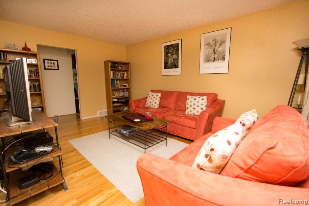 13709 Colpaert Drive Warren, MI 48088 - Photo 4 of 27 p4 (Custom).jpg
